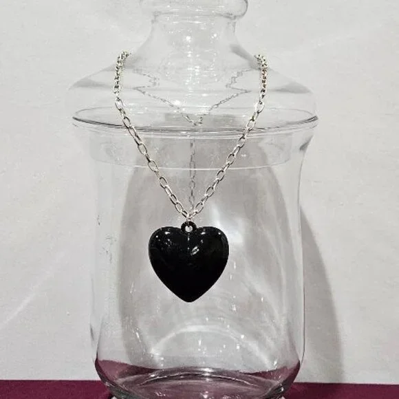 BLACK FAUX ONYX HEART SILVER CHAIN PENDANT NECKLACE GOTH GRUNGE - Picture 3 of 5